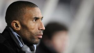 نجم الأسود السابق عبد السلام وادو بقميص منتخب الجزائر