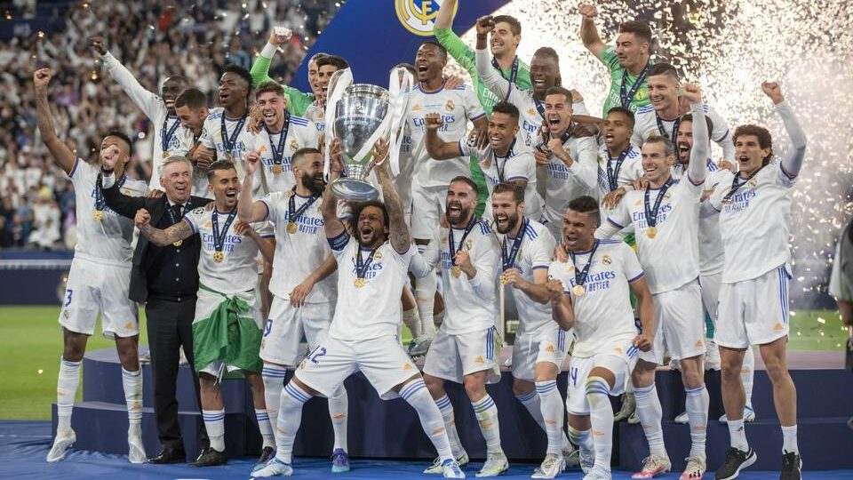ريال مدريد يتجه لعرض عدد من نجومه للبيع