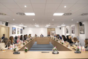 عزيز اخنوش ينوه بعمل المرأة التجمعية ويطالبها بإسماع صوتها