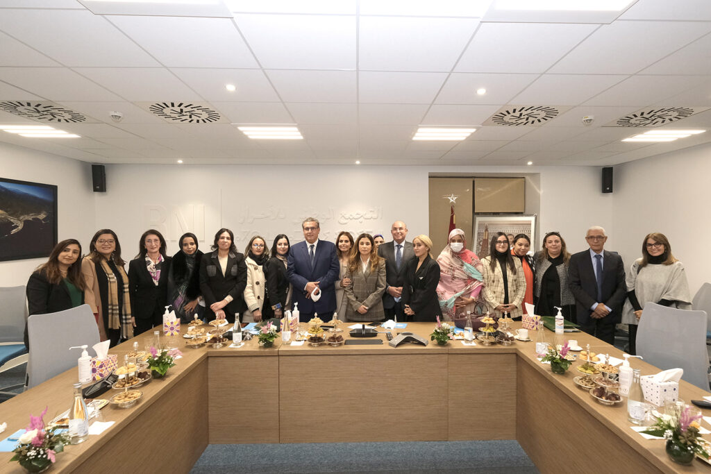 عزيز اخنوش ينوه بعمل المرأة التجمعية ويطالبها بإسماع صوتها
