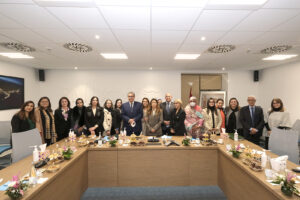 عزيز اخنوش ينوه بعمل المرأة التجمعية ويطالبها بإسماع صوتها