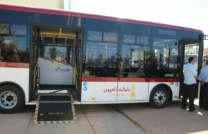 حافلات العيون وسيلة أساسية للتنقل