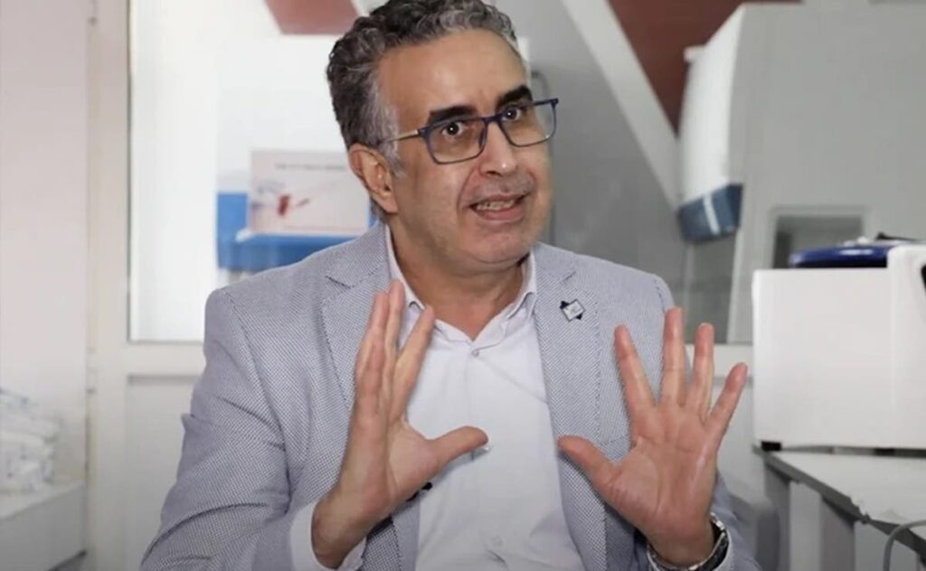 البروفسور الابراهيمي يجب التحلي بالالتزام والهدوء للتصدي للمتحور أوميكرون