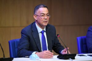 تصريح لقجع حول الوظيفة العمومية يثير حفيظة الممرضين ومهنيي الصحة