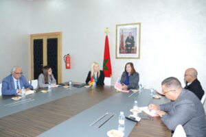 رئيسة جامعة الحسن الأول تستقبل وفدا عن اللجنة المغربية الأمريكية للتبادل الثقافي والتربوي