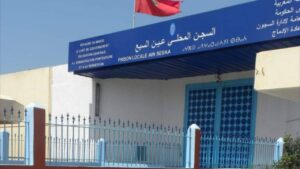 إدارة سجن "عكاشة" توضح بخصوص فقدان الناشط المعتقل نور الدين العواج بصره