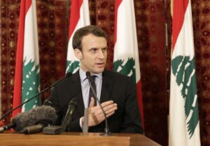 إيمانويل ماكرون يدخل على خط استقالة وزير الإعلام اللبناني جورج قرداحي