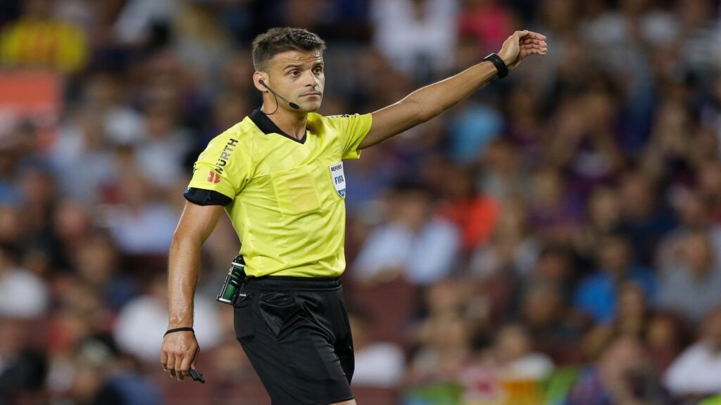 حكم برازيلي لقيادة مباراة المنتخب الوطني الرديف ضد الجزائر