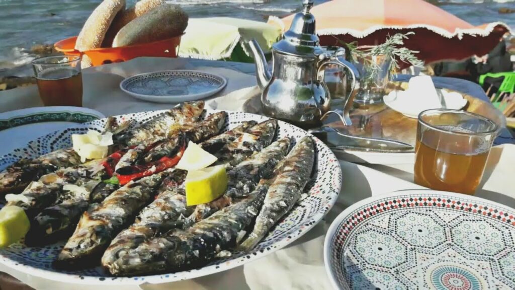 سلا... السلطات تغلق محلات بيع السمك بمنطقة سيدي موسى