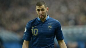 منزل بنزيما يتعرض للسرقة أثناء مباراة الريال ضد إلتشي