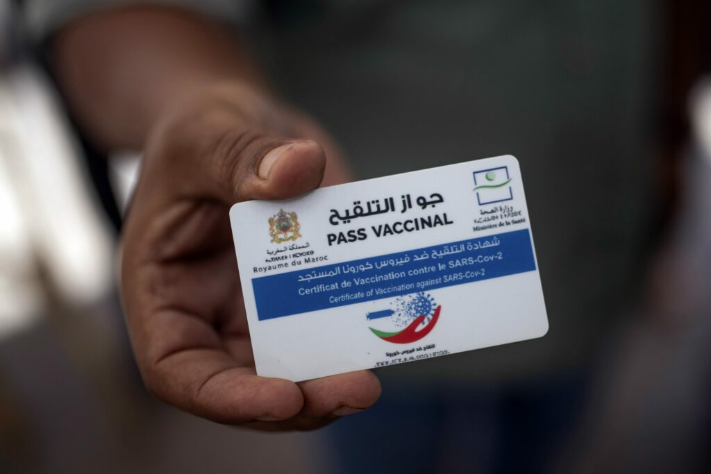 خمس نقابات تعلن رفضها منح الموظفين من ولوج مقرات عملهم بسبب التلقيح