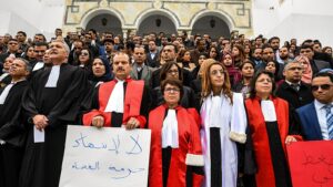 قضاة تونس ينتفضون ضد قيس سعيد بعد إصداره مرسوما لإحداث مجلس مؤقت للقضاء