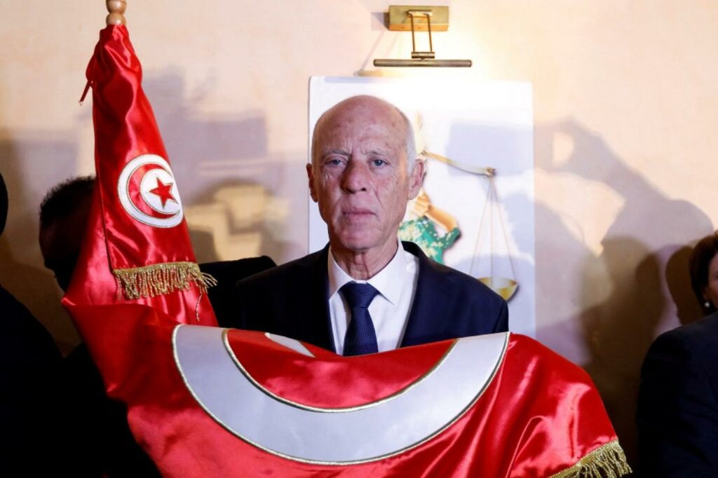 قيس سعيد يحل المجلس الأعلى للقضاء التونسي واصفا وضعه بالمزري