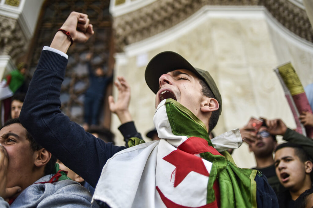 نقل معتقلي حراك الجزائر بعد أزيد من أسبوع من الإضراب عن الطعام