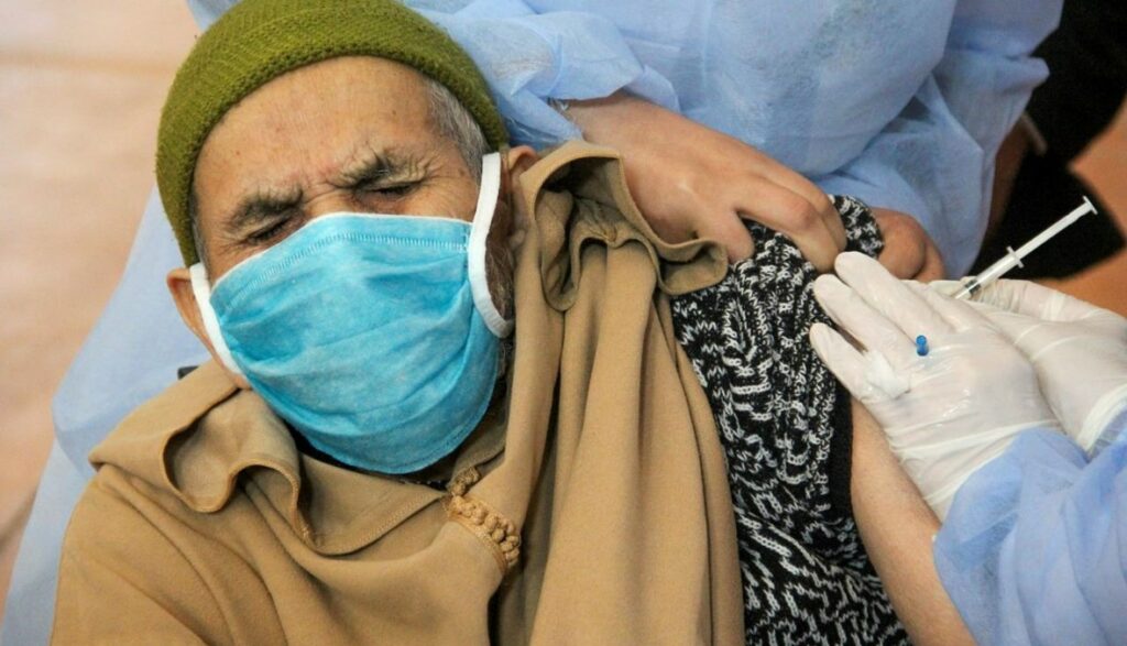 وحدات طبية متنقلة تشرف على تلقيح أزيد من 1248 شخص ضد كوفيد 19 بأزيلال