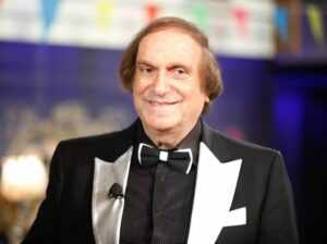 الفنان سامي كلارك عن عمر يناهز 74 عاما