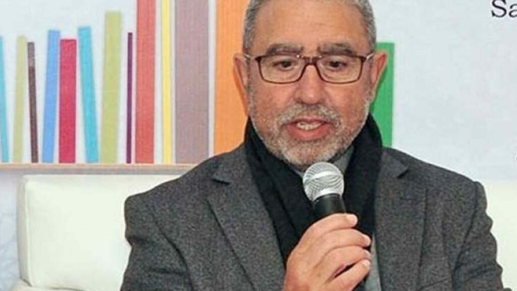 الرباط..الشاعر محمد الأشعري يتسلم جائزة "أركانة العالمية"