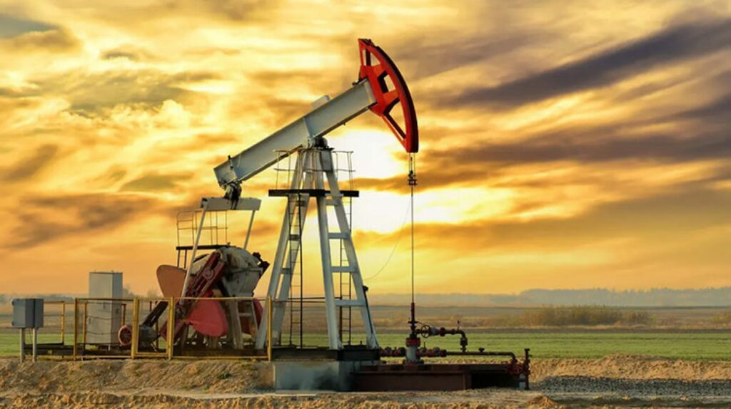 النفط يتجاوز 110 دولارات للبرميل مع قلة البدائل المتاحة للإمدادات الروسية