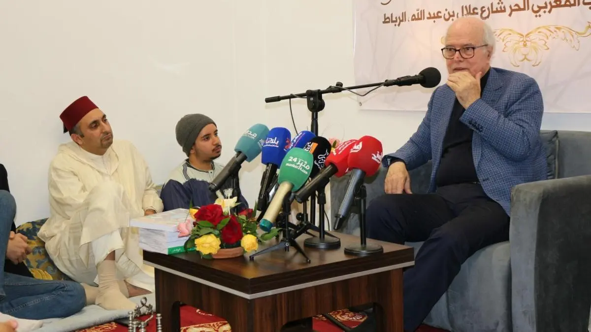 الإعلامي الصديق معنينو يحكي عن المسيرة الخضراء في محاضرة نظمتها مؤسسة الزاوية للفكر و الثراث