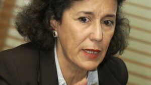 وفاة المخرجة السينمائية الجزائرية يمينة بشير شويخ