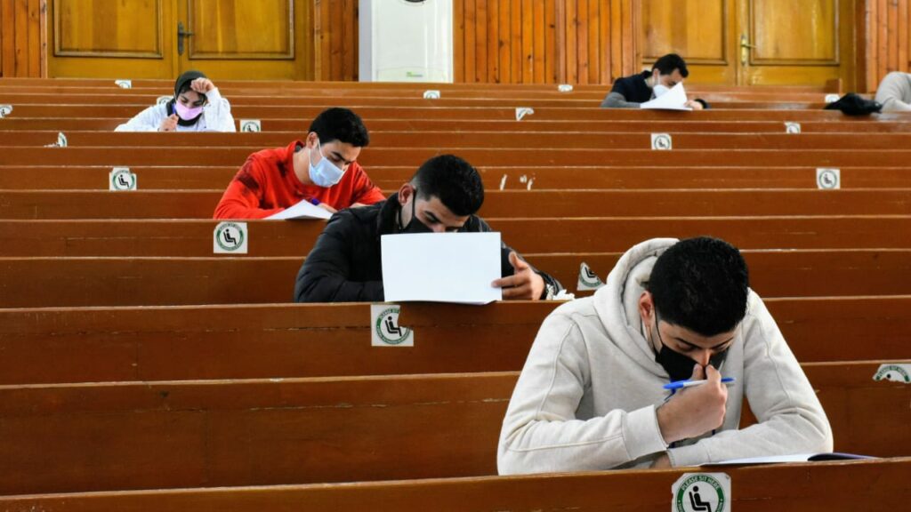 الطلبة المغاربة العائدين من أوكرانيا يشرعون في وضع ملفاتهم بالجامعات