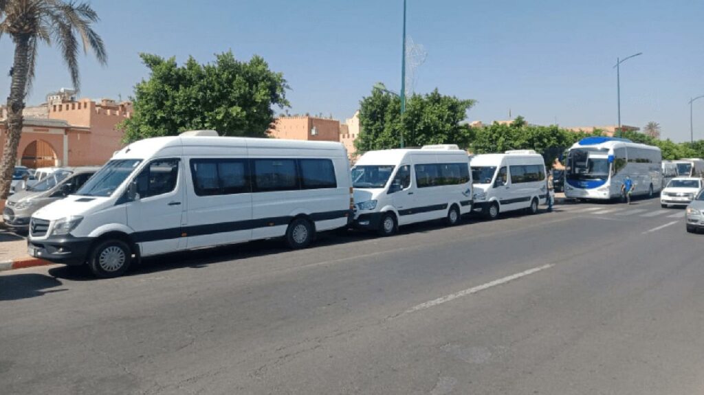 مهنيو النقل السياحي يطالبون بالكشف عن قيمة المديونية بالقطاع