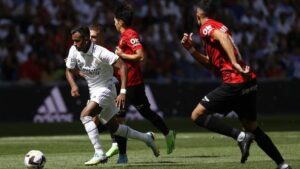 الصراع على صدارة الليغا يتواصل بين ريال مدريد وبرشلونة