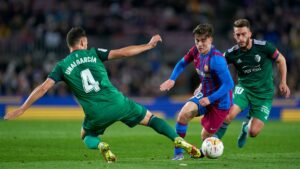 برشلونة يحصن موهبته بعقد جديد