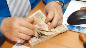 قانون المالية 2023 يقترح استثناء المقاولات المالية من الامتيازات الضريبية
