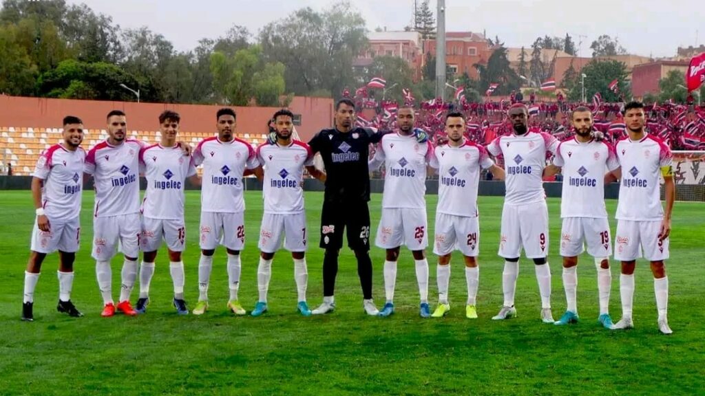 البطولة الوطنية.. الوداد يتعثر بتعادل والرجاء يخطف النقاط الثلاث