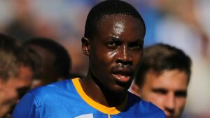 عن عمر24 سنة.. لاعب برايتون يعلن اعتزاله كرة القدم