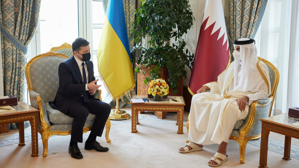 أمير قطر يبحث آخر تطورات الأزمة الروسية الأوكرانية مع زيلينسكي