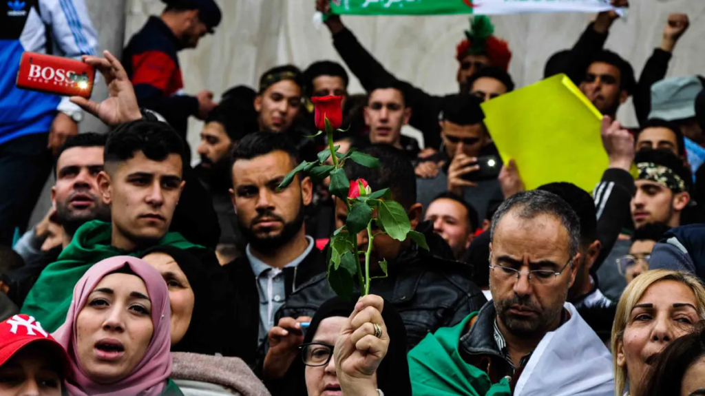 حزب معارض بالجزائر يطالب بتحرير الحقلين السياسي والإعلامي
