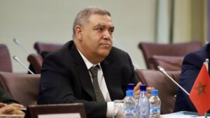 لفتيت يحث على تقليص سفريات المنتخبين إلى الخارج