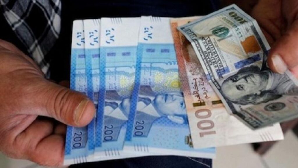 الدرهم ينخفض أمام الأورو و الدولار