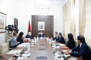 أخنوش يشرف على مراسيم توقيع الاتفاقية المتعلقة بتزوّد الصناعيين بالكهرباء من مصادر الطاقة المتجددة