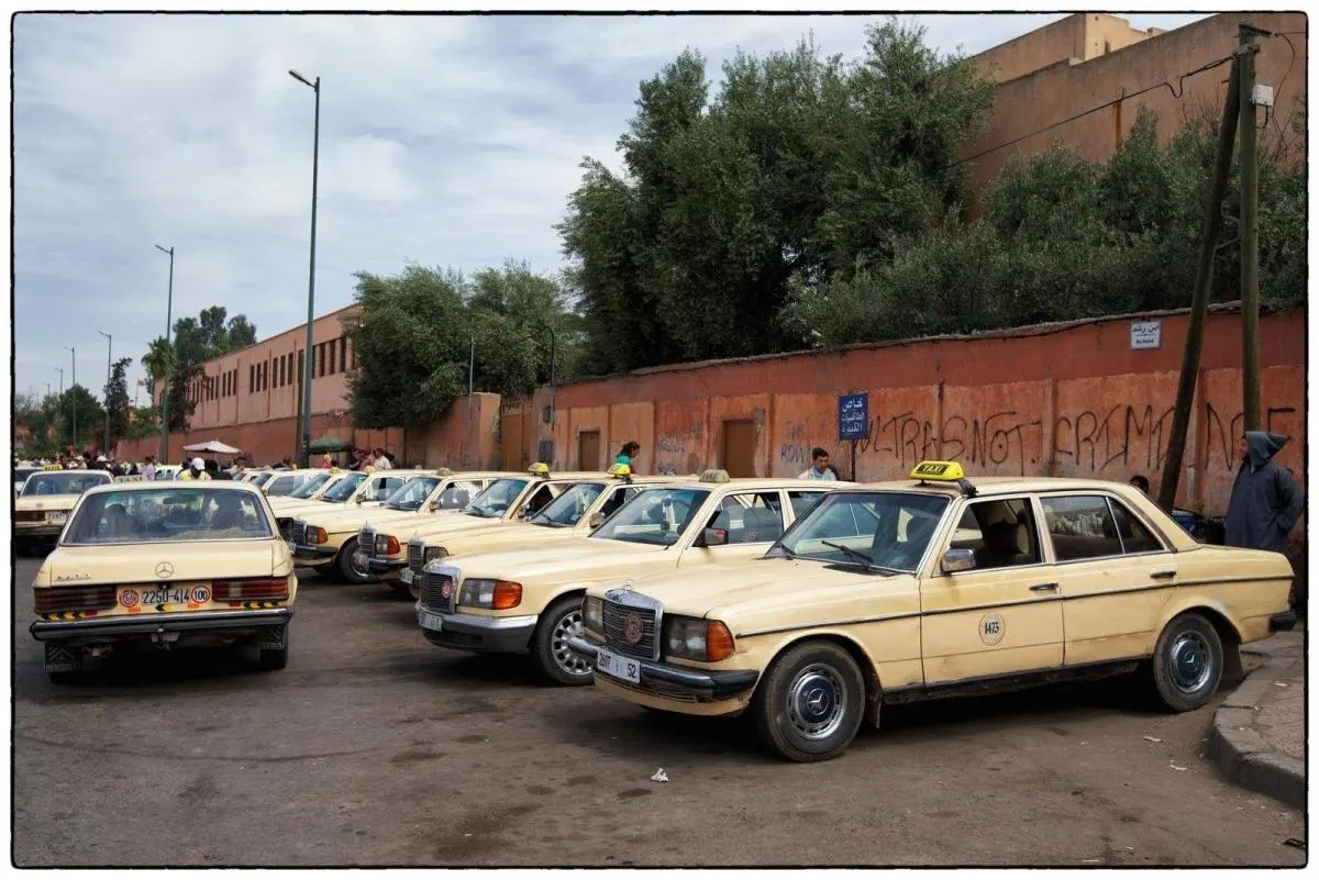 نقابات سيارات الأجرة تستأنف احتجاجاتها