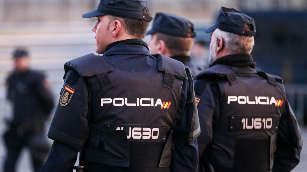 اعتقال شبكة إجرامية بإسبانيا ضمنهم مغربي بتهمة الإبتزاز الجنسي