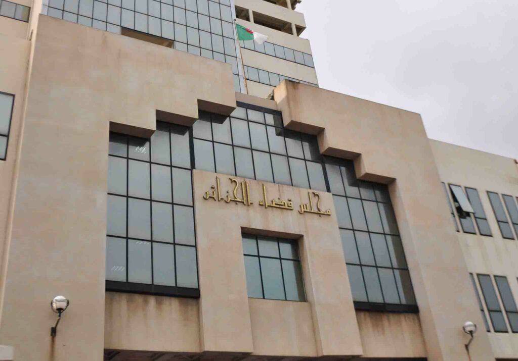 النيابة الجزائرية تقضي بحبس 12 مغربيا