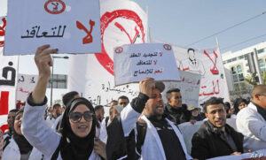 حبس موقوف تنفيذ لعدد من أساتذة التعاقد