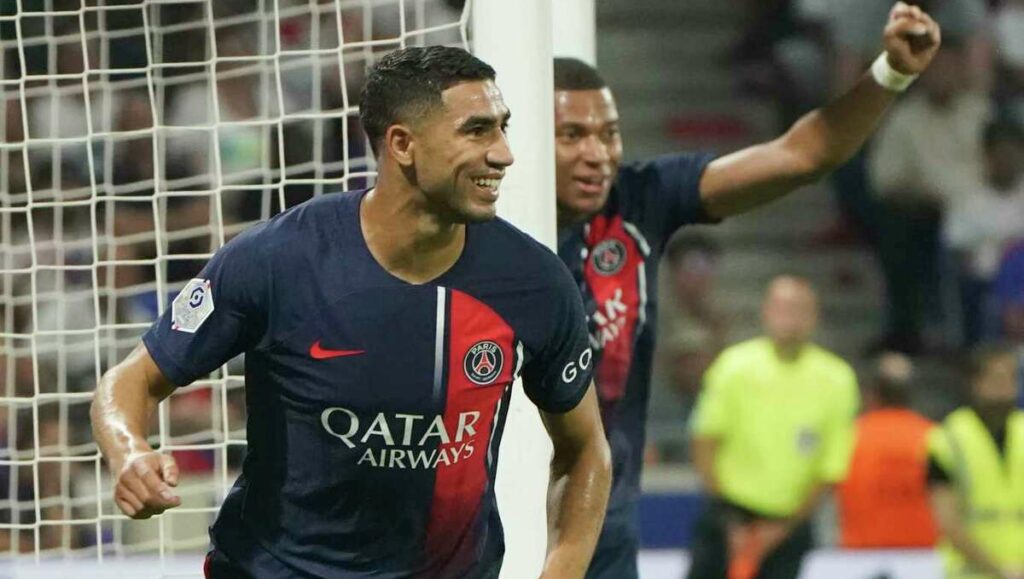 أشرف حكيمي يقود باريس سان جيرمان للفوز ساحق على أولمبيك ليون
