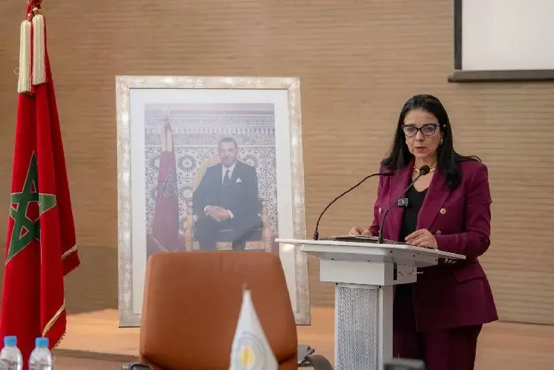 أكدت الوزيرة المنتدبة المكلفة بالانتقال الرقمي وإصلاح الإدارة، أمل الفلاح السغروشني، أن البت في الساعة القانونية للمملكة تنظمه مقتضيات قانونية وتنظيمية