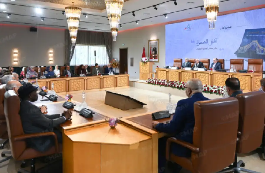أكاديمية المملكة تقدم مؤلفاً جماعياً يرصد آفاق الصحراء على خطى المسيرة الخضراء