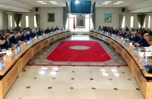 وزير الداخلية يلتقي قادة الأحزاب