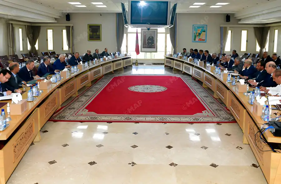 وزير الداخلية يلتقي قادة الأحزاب