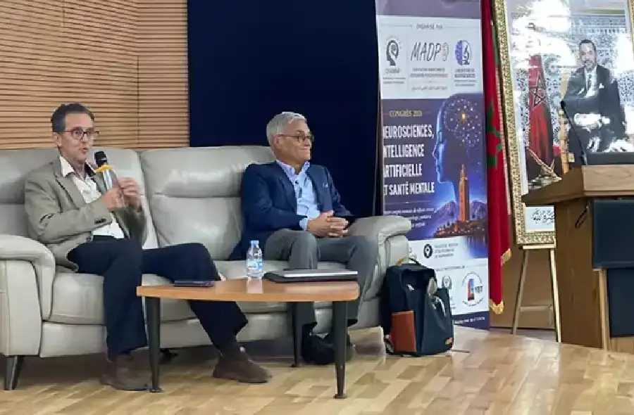 مؤتمرا حول الذكاء الاصطناعي والصحة النفسية